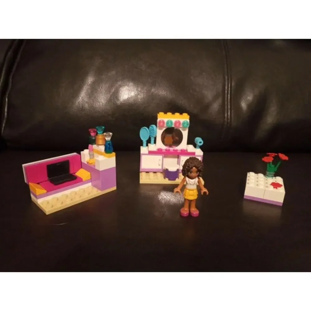 Set Of 5 Lego Friends Sets, 4 Extra Minifigures, Around 100 Extra Pieces TOO!
